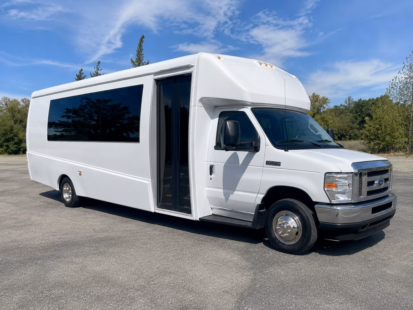 Bellevue Winery Tour & Pub Crawl Transportation party bus exterior