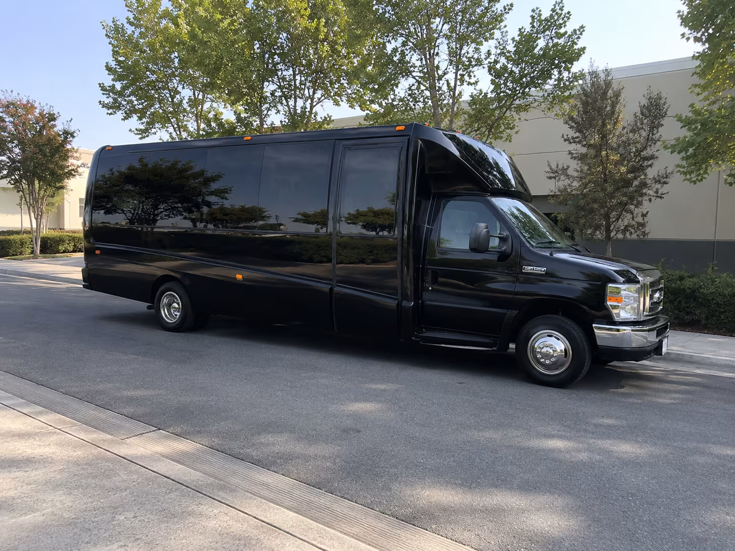 Bellevue Winery Tour & Pub Crawl Transportation party bus exterior