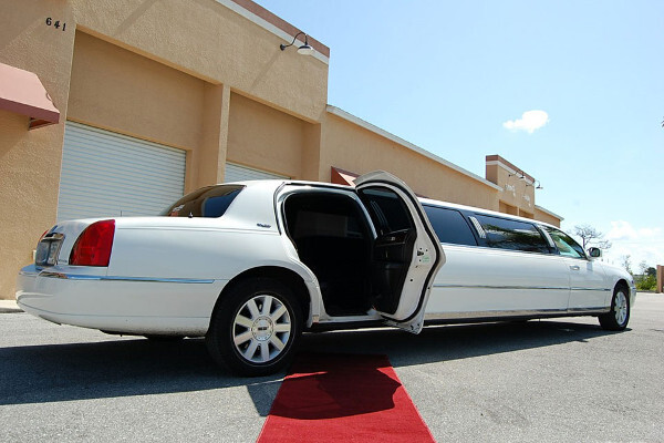 Bellevue White Lincoln Stretch Limo